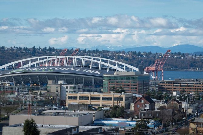 Arrival Private Transfer: Seattle Airport SEA to Seattle in Luxury SUV - The 60-minute wait time that can save your day