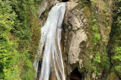 From Seattle: Pacific Northwest Waterfalls & Hiking Tour - Twin Falls at Olallie State Park: The Hike That Makes the Day